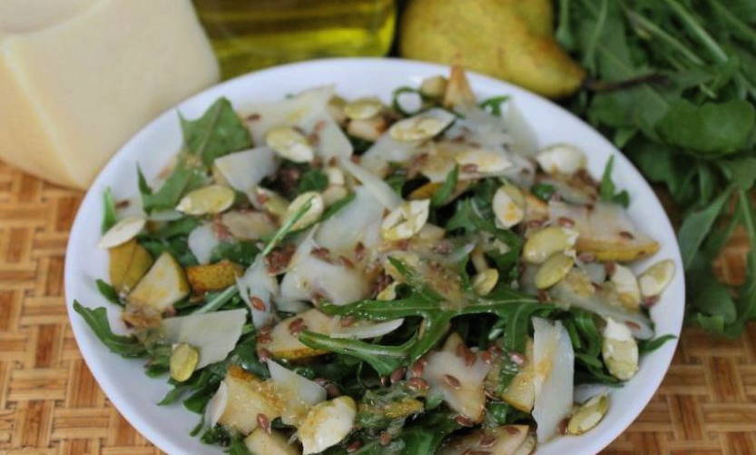 Салат с рукколой и грушей