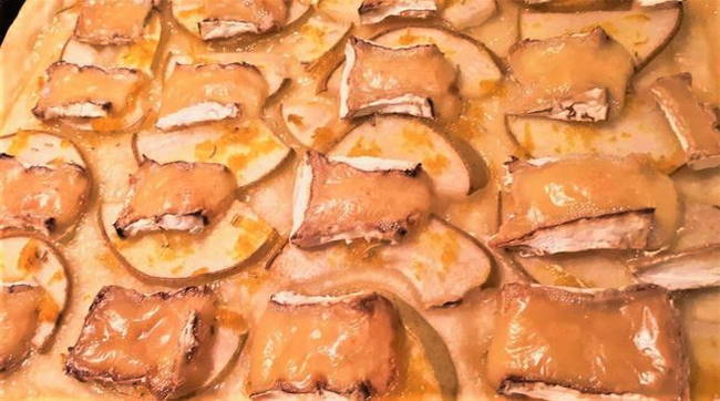 Пирог из слоеного теста с грушей и сыром бри Пирог из слоеного теста с грушей и сыром бри