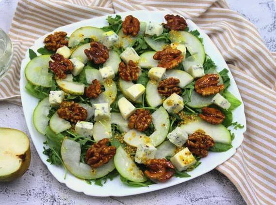 Салат с грушей и сыром дор блю