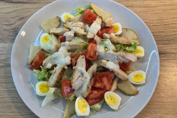 Салат с карамелизированной грушей