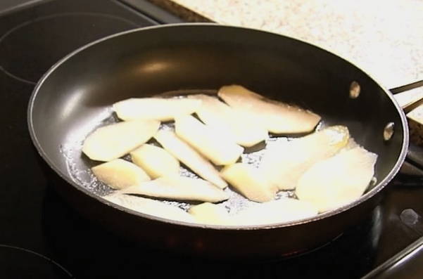 Салат с грушей, рукколой и сыром