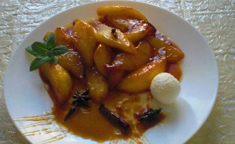 Карамелизированная груша для торта