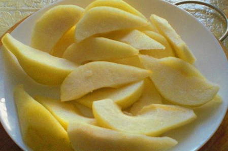 Карамелизированная груша для торта