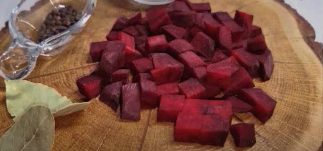Соленый чеснок целыми головками как на рынке на зиму Соленый чеснок целыми головками как на рынке на зиму