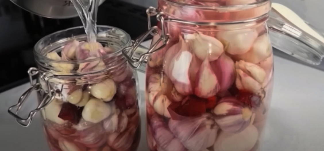 Соленый чеснок целыми головками как на рынке на зиму Соленый чеснок целыми головками как на рынке на зиму