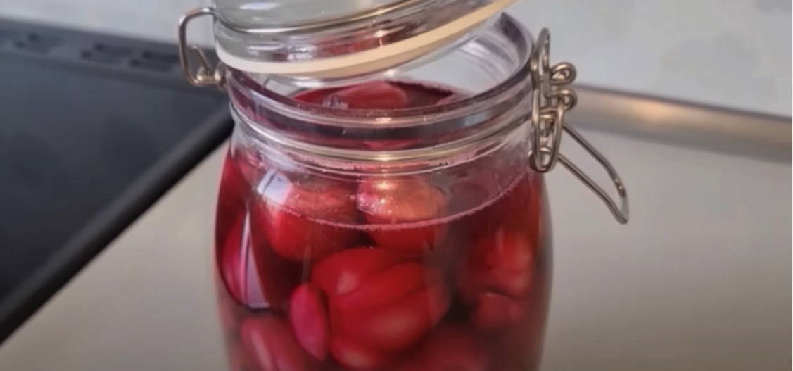 Соленый чеснок целыми головками как на рынке на зиму Соленый чеснок целыми головками как на рынке на зиму