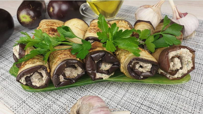 Рулетики из баклажанов с творожным сыром, грецкими орехами и чесноком