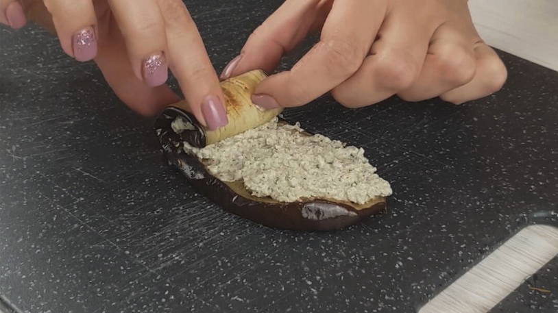 Рулетики из баклажанов с творожным сыром, грецкими орехами и чесноком