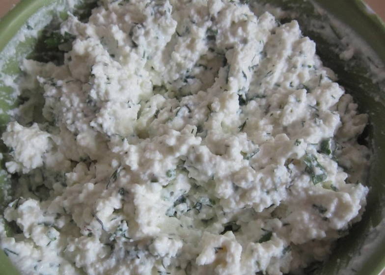 Рулетики из баклажанов с творогом, чесноком и зеленью