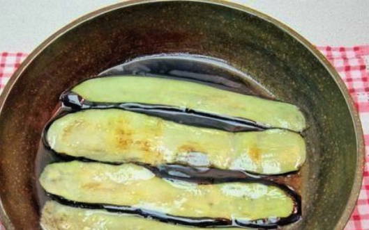 Рулетики из баклажанов с курицей Рулетики из баклажанов с курицей