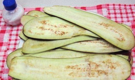 Рулетики из баклажанов с курицей Рулетики из баклажанов с курицей