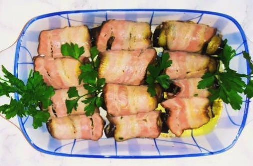 Рулетики из баклажанов с беконом