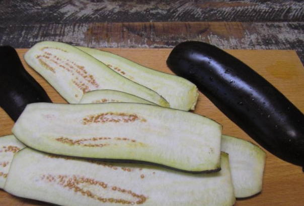 Рулетики из баклажанов с грибами
