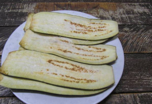 Рулетики из баклажанов с грибами