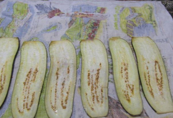 Рулетики из баклажанов с грибами