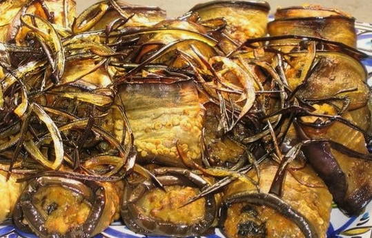 Рулетики из баклажанов в духовке