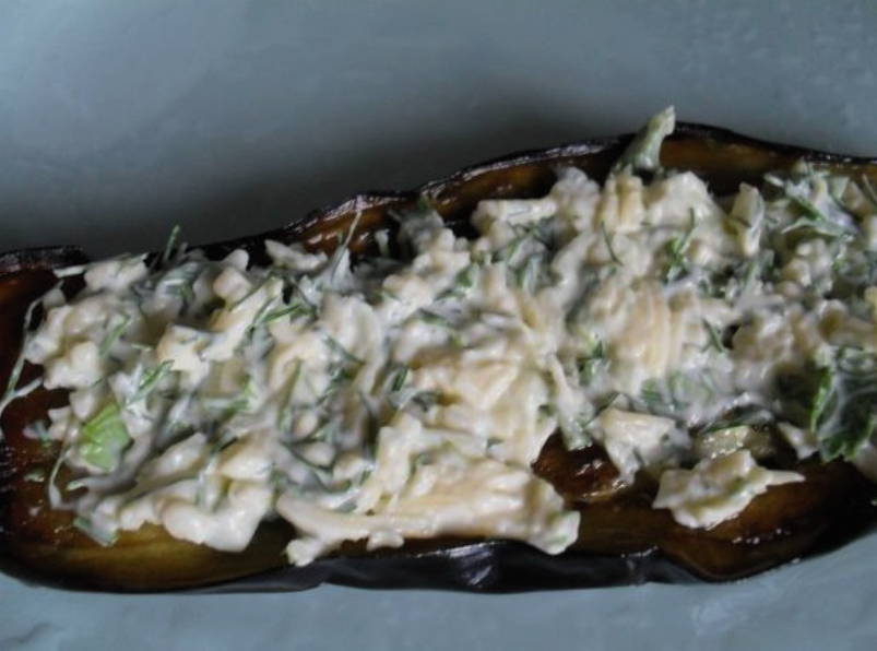 Рулетики из баклажанов с сыром и чесноком