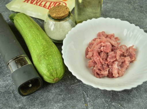 Рулетики из кабачков с фаршем Рулетики из кабачков с фаршем