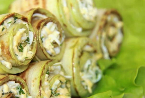 Рулетики из кабачков с творожным сыром и зеленью