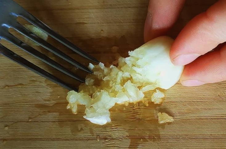 Рулетики из кабачков с творожным сыром и зеленью