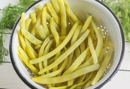 Маринованная спаржевая фасоль целыми стручками на зиму Маринованная спаржевая фасоль целыми стручками на зиму