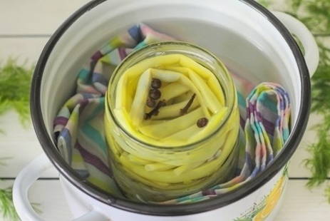 Маринованная спаржевая фасоль целыми стручками на зиму Маринованная спаржевая фасоль целыми стручками на зиму