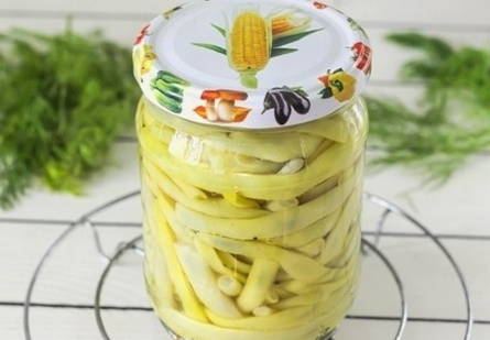 Маринованная спаржевая фасоль целыми стручками на зиму Маринованная спаржевая фасоль целыми стручками на зиму