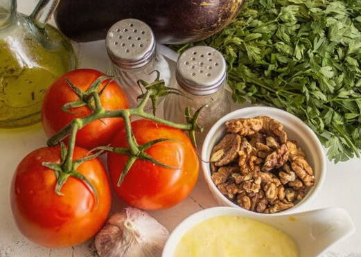 Салат с баклажанами и грецкими орехами