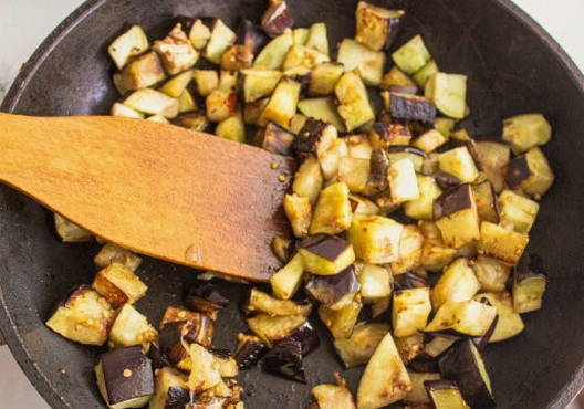 Салат с баклажанами и грецкими орехами