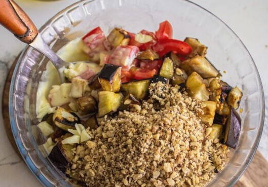 Салат с баклажанами и грецкими орехами