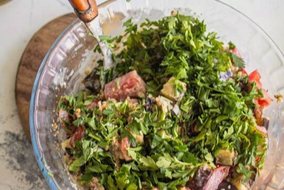 Салат с баклажанами и грецкими орехами