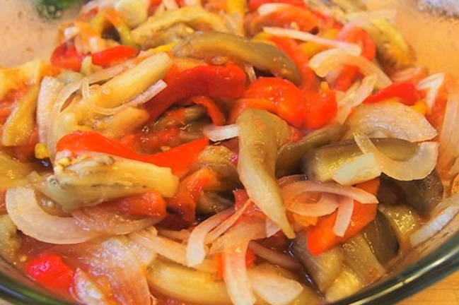 Армянский салат с баклажанами Армянский салат с баклажанами