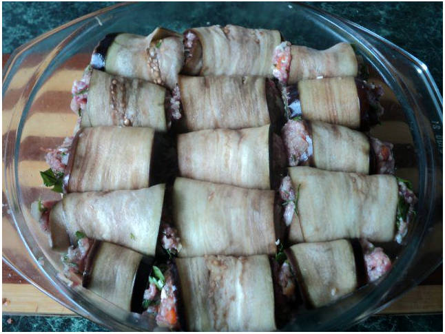 Рулетики из баклажанов с мясом в духовке