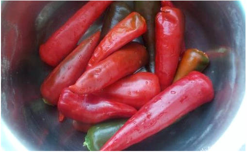 Горлодер из помидор с чесноком на зиму с кипячением