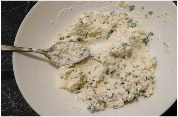 Рулетики из баклажанов с плавленым сыром и чесноком