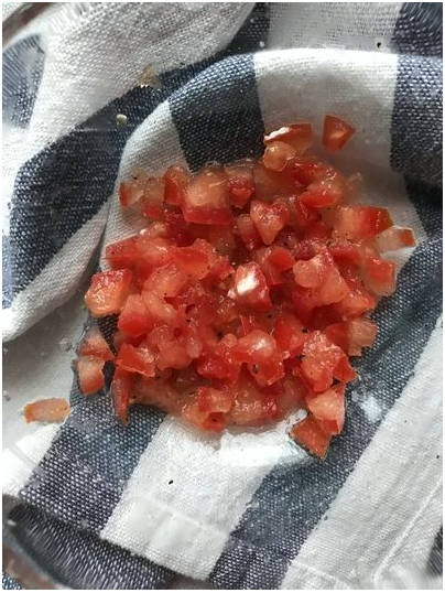 Рулетики из баклажанов с творожным сыром, чесноком и помидорами Рулетики из баклажанов с творожным сыром, чесноком и помидорами
