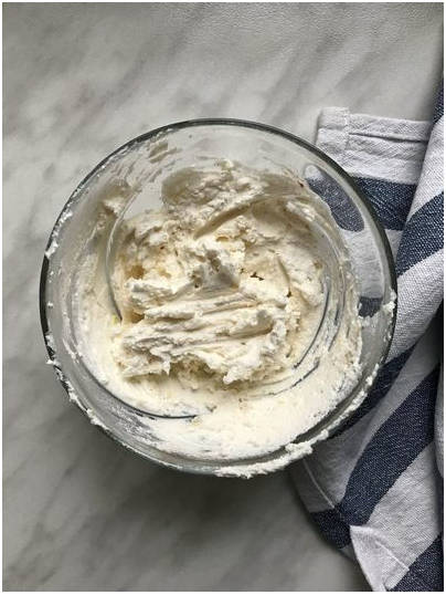 Рулетики из баклажанов с творожным сыром, чесноком и помидорами Рулетики из баклажанов с творожным сыром, чесноком и помидорами