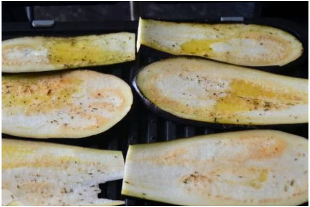 Рулетики из баклажанов с творожным сыром, чесноком и зеленью