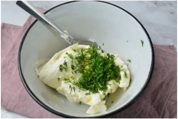 Рулетики из баклажанов с творожным сыром, чесноком и зеленью