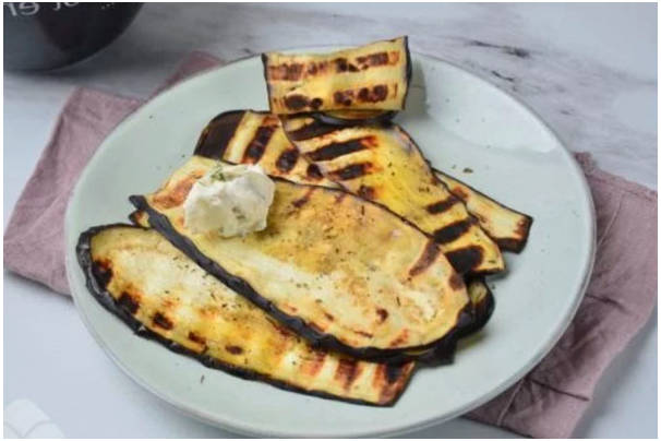 Рулетики из баклажанов с творожным сыром, чесноком и зеленью