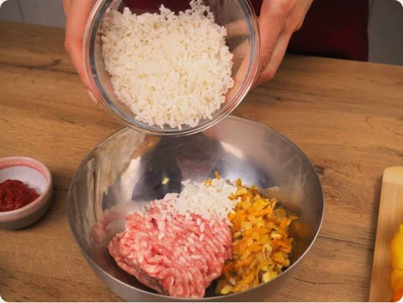 Классический фаршированный перец мясом и рисом в мультиварке