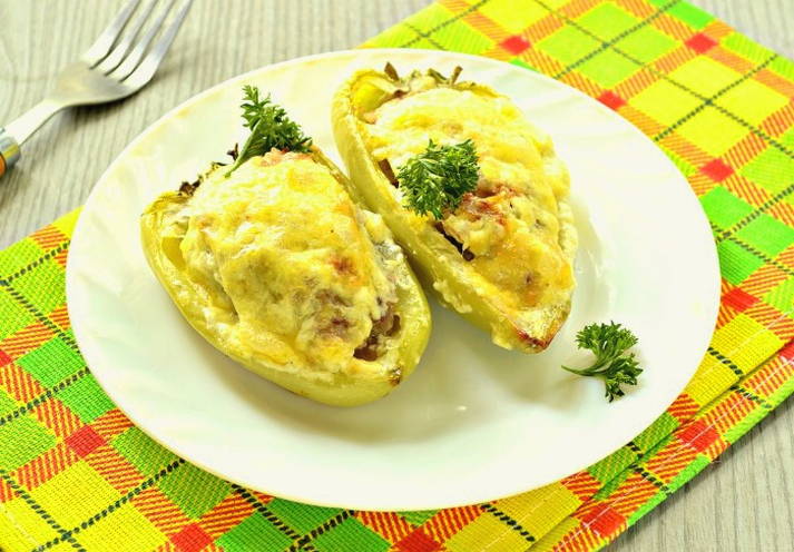 Фаршированный перец половинками с мясом и сыром в духовке