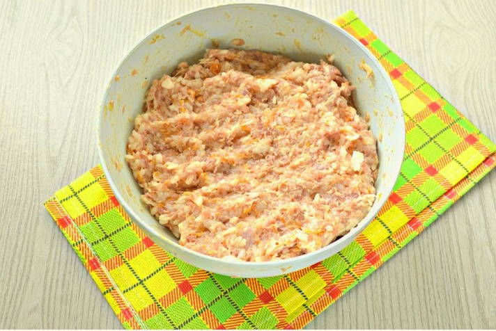 Фаршированный перец половинками с мясом и сыром в духовке