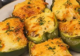 Перец, фаршированный мясом и рисом в духовке