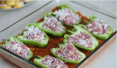 Фаршированный перец половинками с фаршем и сыром в духовке Фаршированный перец половинками с фаршем и сыром в духовке