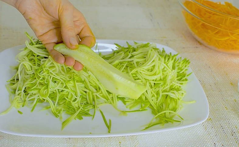 Салат из сырых кабачков Салат из сырых кабачков