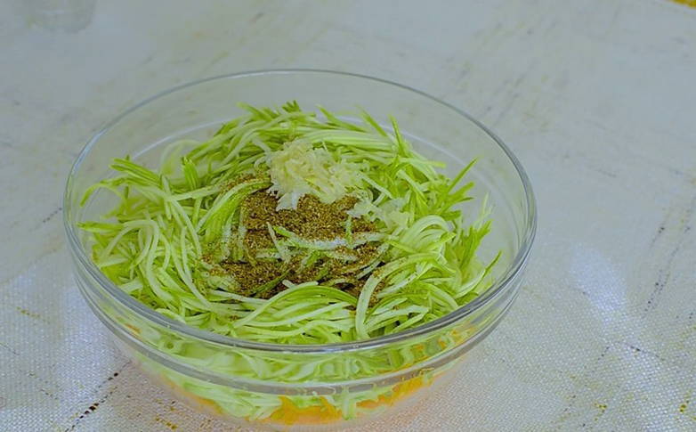 Салат из сырых кабачков Салат из сырых кабачков