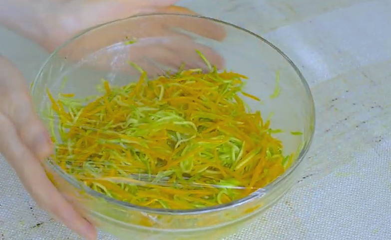 Салат из сырых кабачков Салат из сырых кабачков