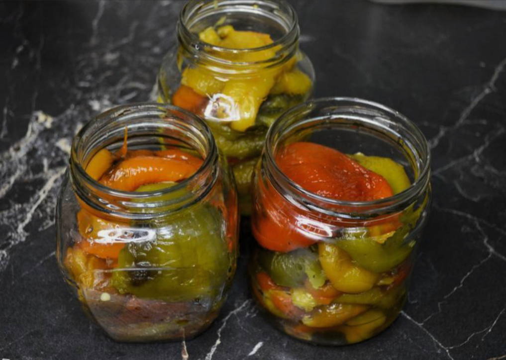 Запеченный перец с чесноком и маринадом в духовке на зиму Запеченный перец с чесноком и маринадом в духовке на зиму