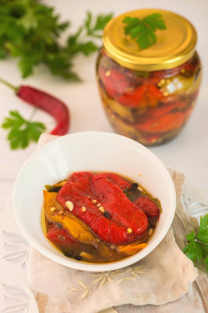 Маринованный болгарский перец, запеченный на зиму
